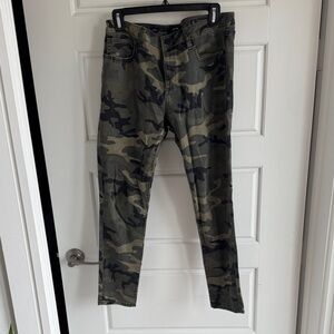 Women’s Camouflage Skinny Jeans